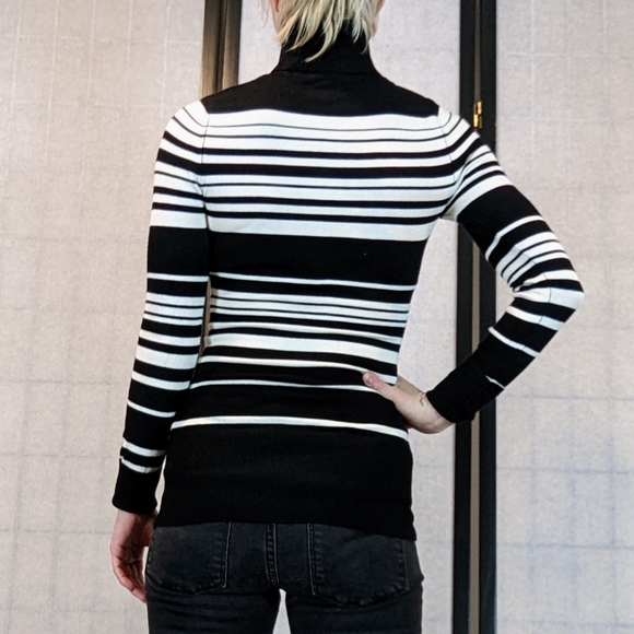 2/40 Striped Guess turtleneck sweater - Picture 3 of 12